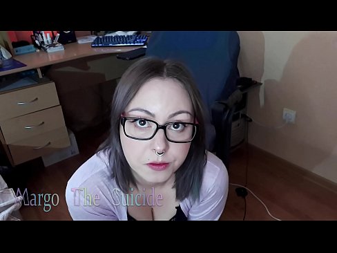 ❤️ Σέξι κορίτσι με γυαλιά πιπιλίζει Dildo βαθιά στην κάμερα ☑ Ποιότητα πορνό ❌❤