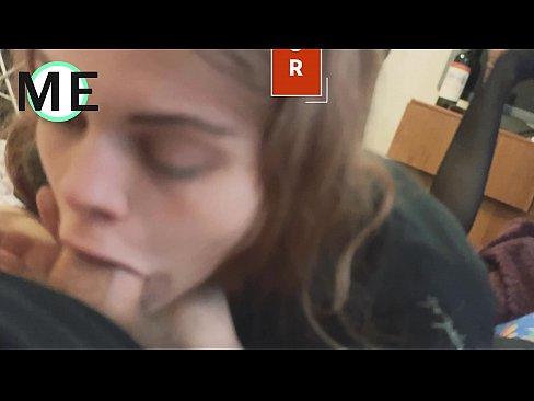❤️ Πούτσος στο λαιμό της, σκισμένο καλσόν και σκισμένα τακούνια ☑ Ποιότητα πορνό ❌❤
